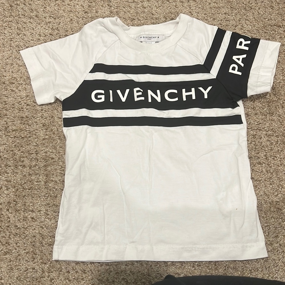 Authentic kids Givenchy t shirt size 4yrs